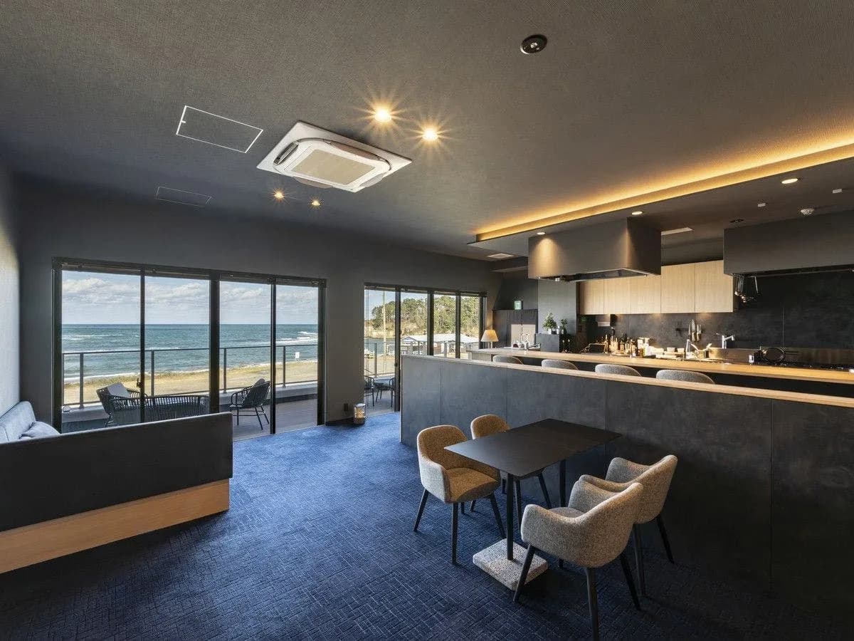 Airodokoro lounge overlooking the Sea of Japan