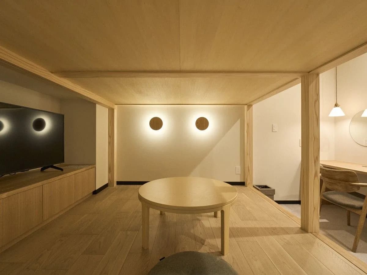 Under-bed lounge space in standard room 104